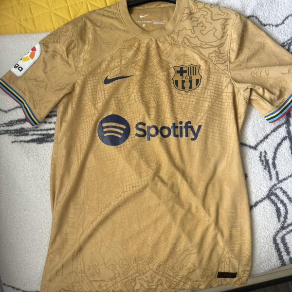 Nike Men's Tan and Yellow T-shirt