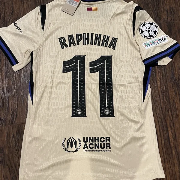 Nike Men's Cream and Tan T-shirt