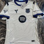 Nike Men's Cream and Tan T-shirt - Image 2