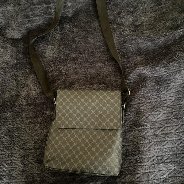 Black unisex messenger bag