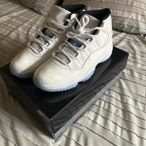 Jordan Men's White and Cream Trainers
