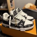 Louis Vuitton Men's Black and White Trainers - Image 2