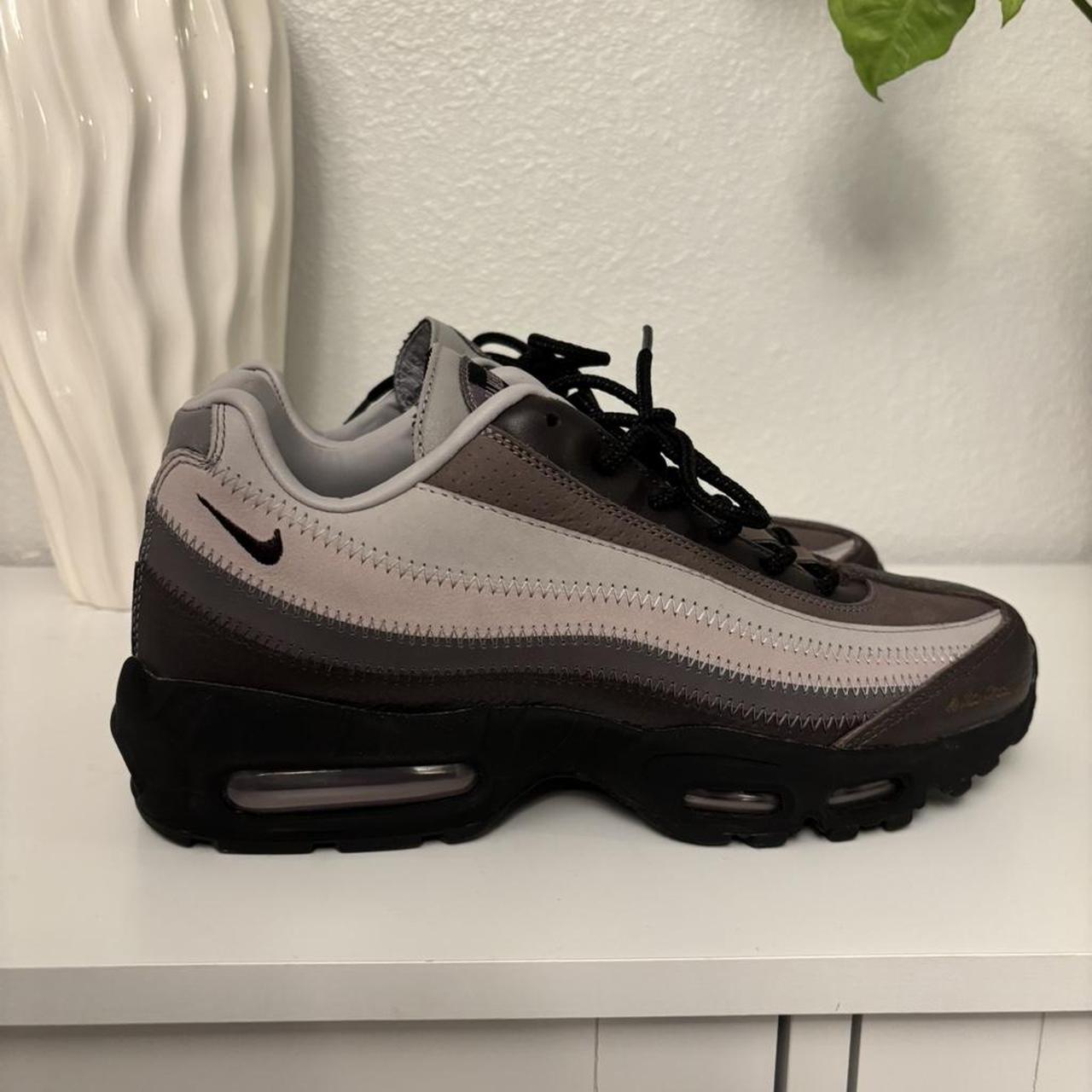 P0 Nike Men's Grey and Brown Trainers - Image 1