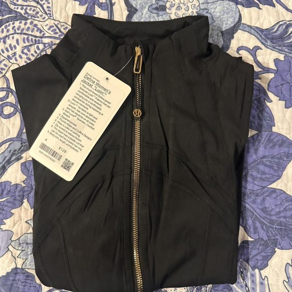 Lululemon Women's Black and Navy Jacket